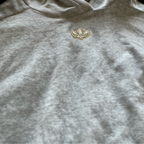 Adidas original grey velvet crop top - Picture 2 of 4